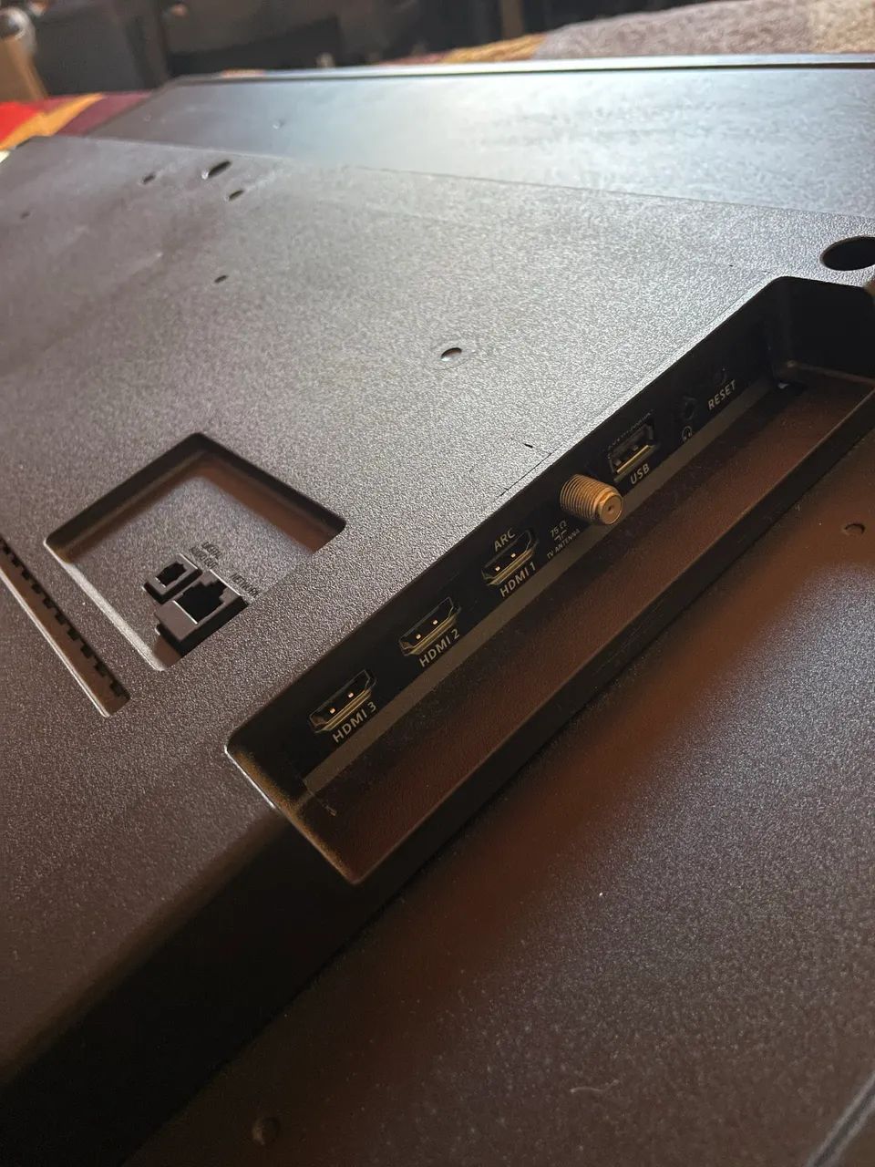 Smart TV AOC Roku 43? polegadas COM DEFEITO para retirada de peças - Foto 3