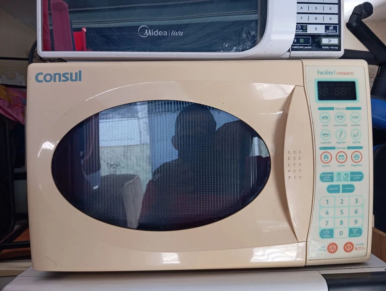 Vendo Microondas Cônsul 18 litros 