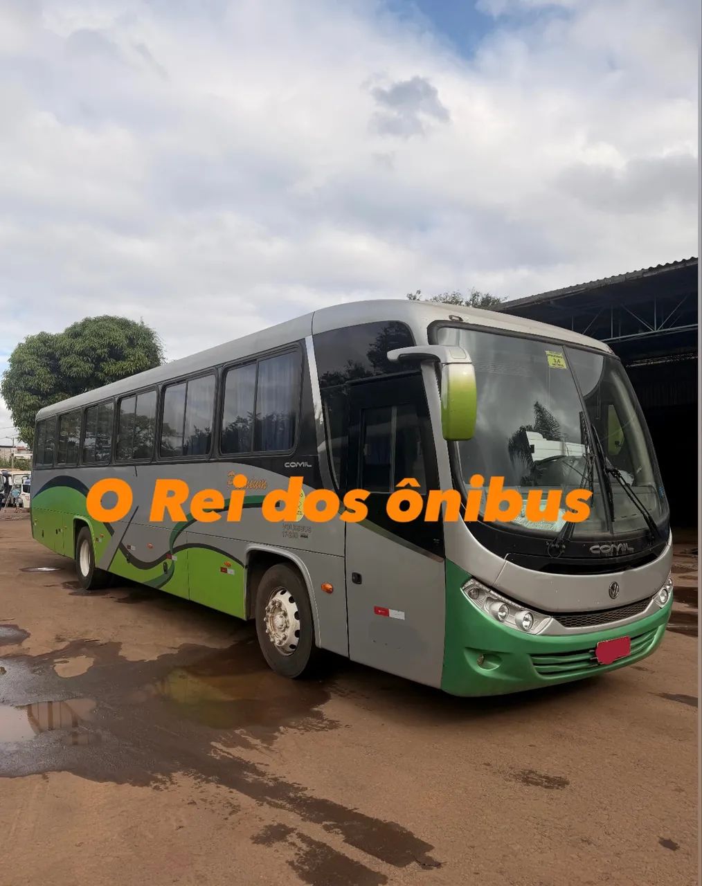 Ônibus rodoviário - Comil Versatile Gold