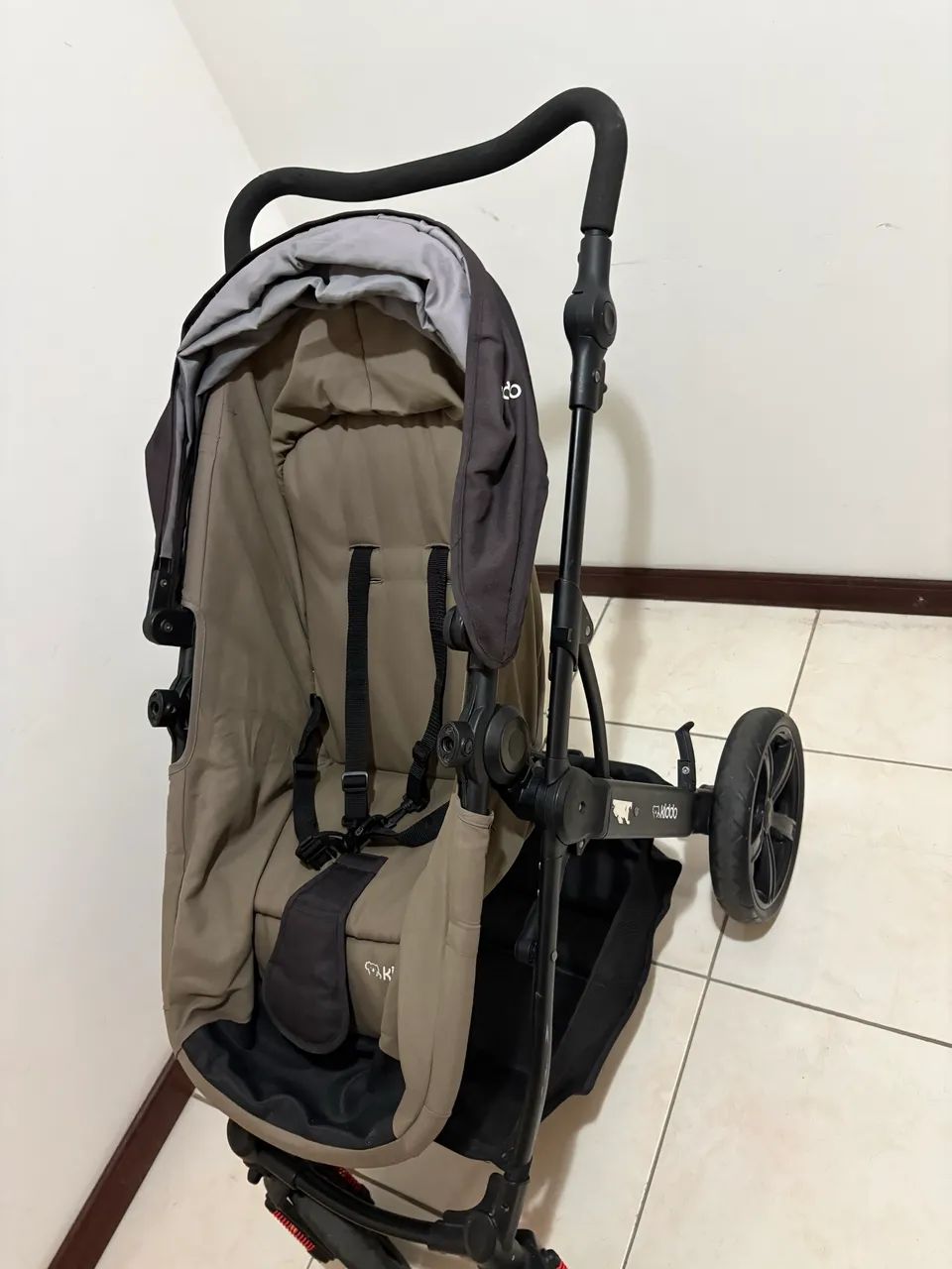 Carrinho de bebê com moisés, bebê conforto e base para carro. - Foto 5