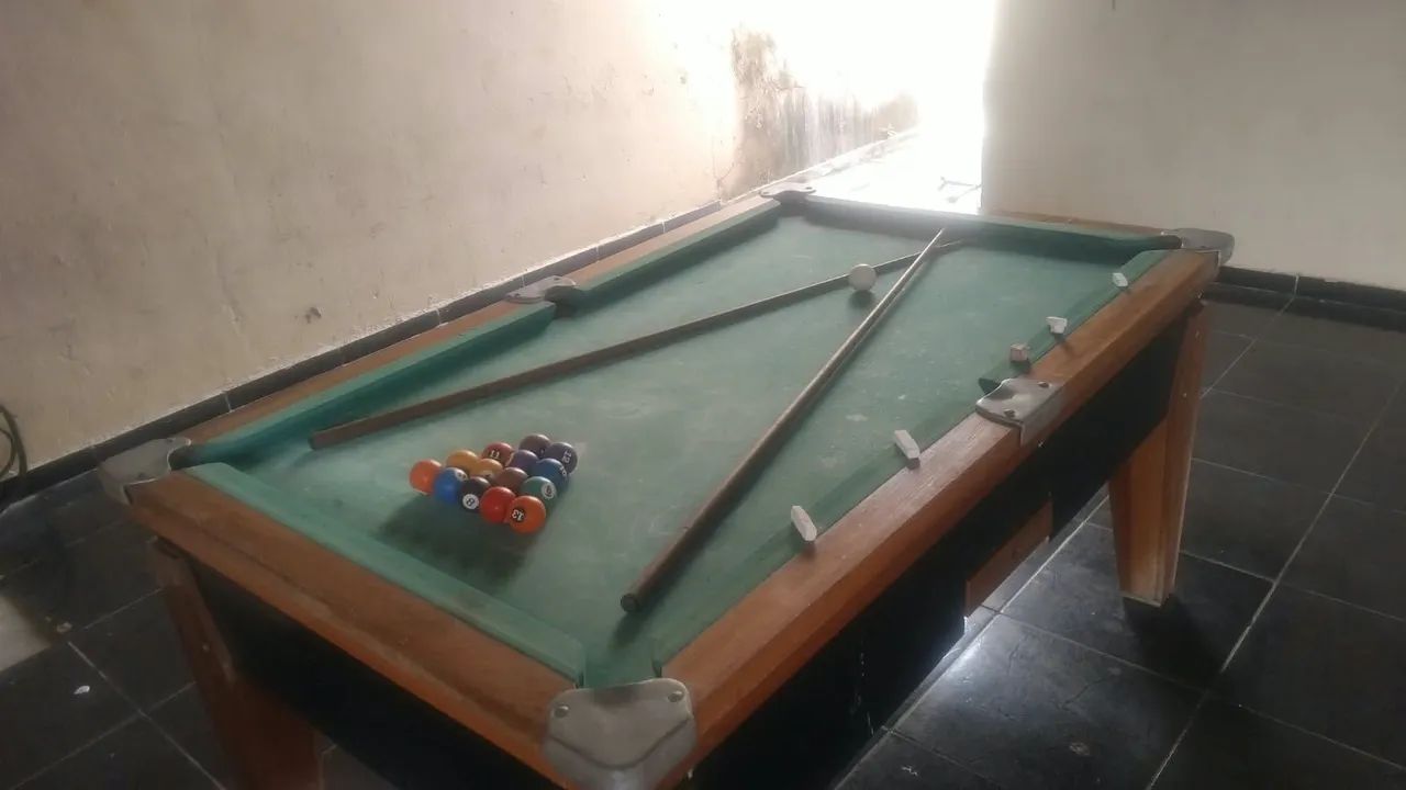Mesa de sinuca top com 2 tacos e as bolas + giZ