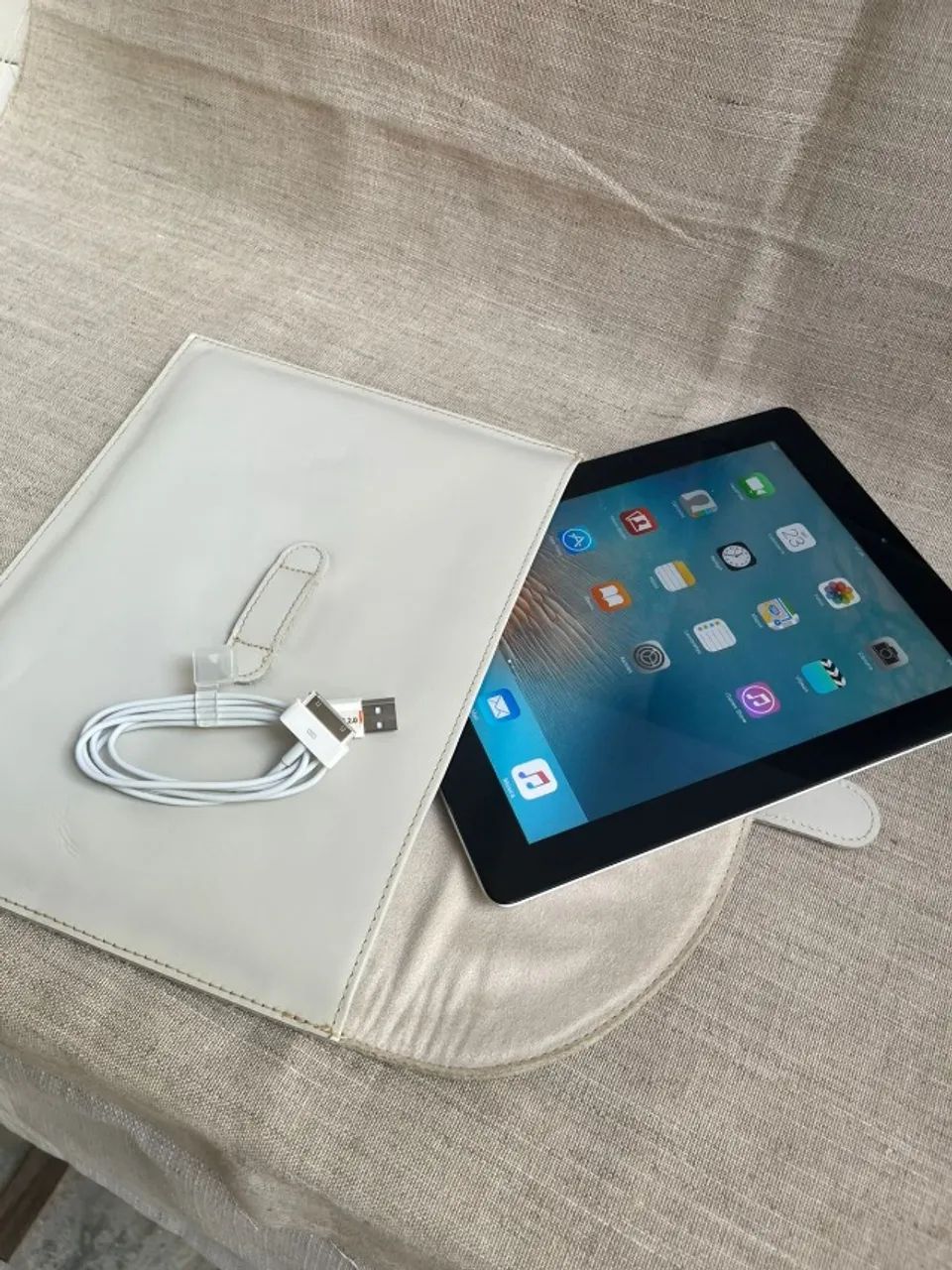 iPad 2 16 gb, funcionando perfeitamente na cor prata em ótimo estado - Foto 3