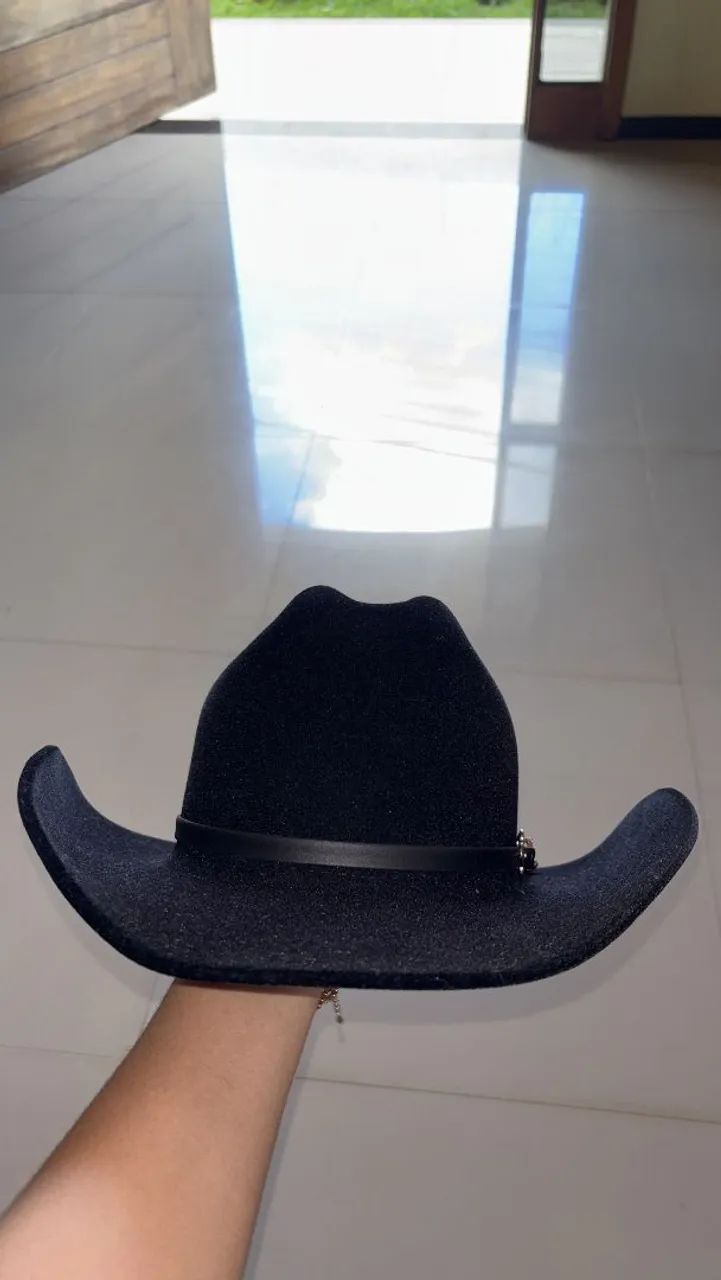 VENDO CHAPÉU 