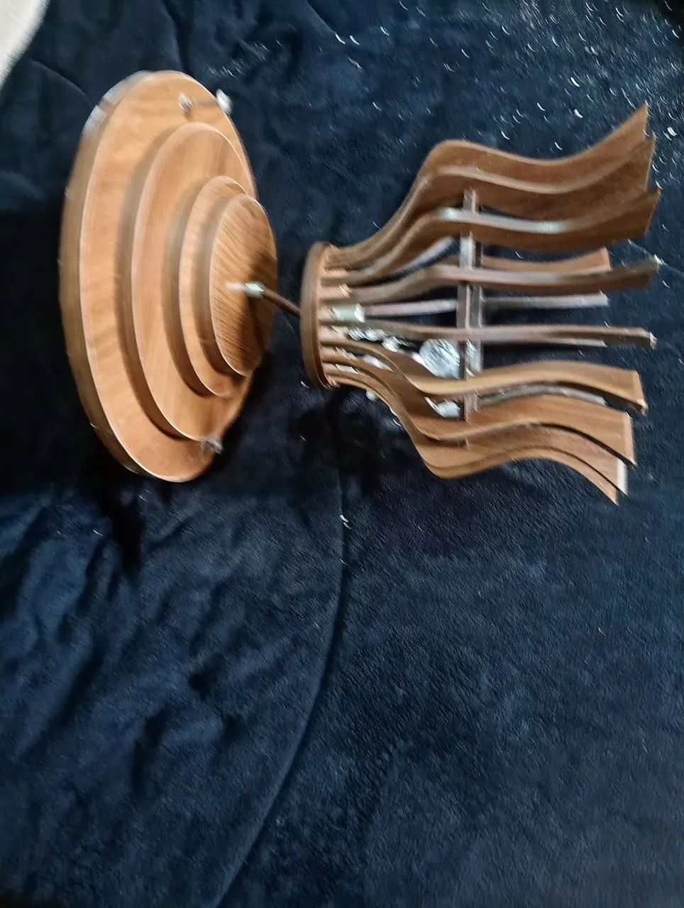 Vende se lustre mandado fazer de madeira - Foto 4