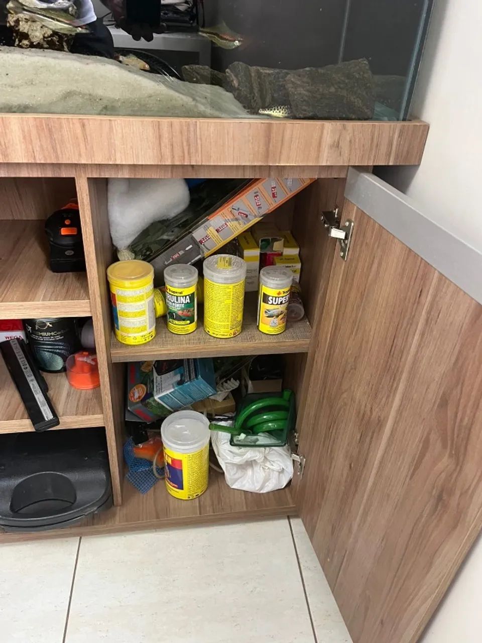 Aquário Completo com equipamentos e móvel 130x40x55 cm -somente móvel vidro e equipamentos - Foto 4