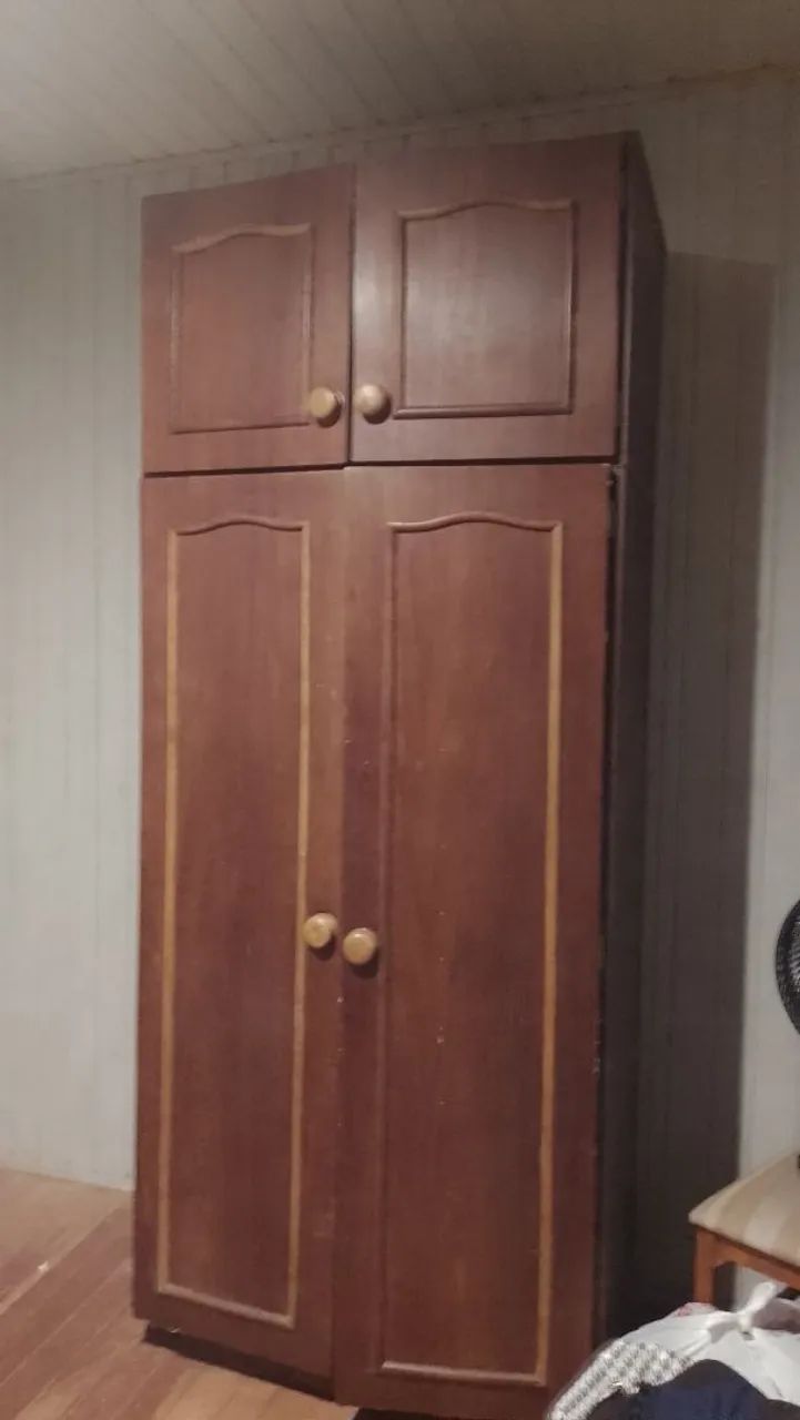 Vendo guarda roupa madeira 