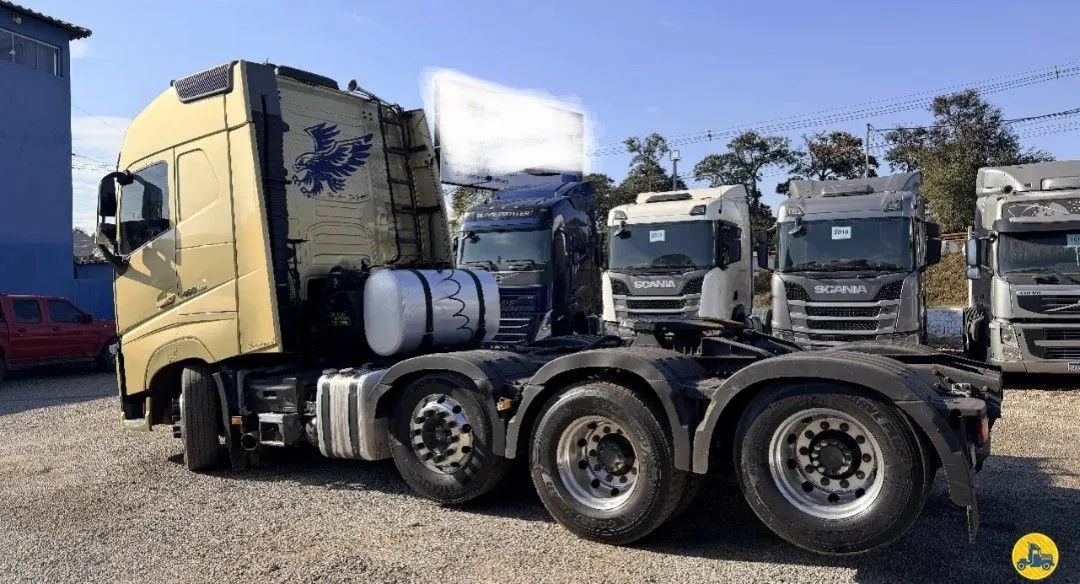 VOLVO FH-460 8X2<br>2016/2017<br>TETO ALTO<br>AUTOMÁTICO - Foto 4