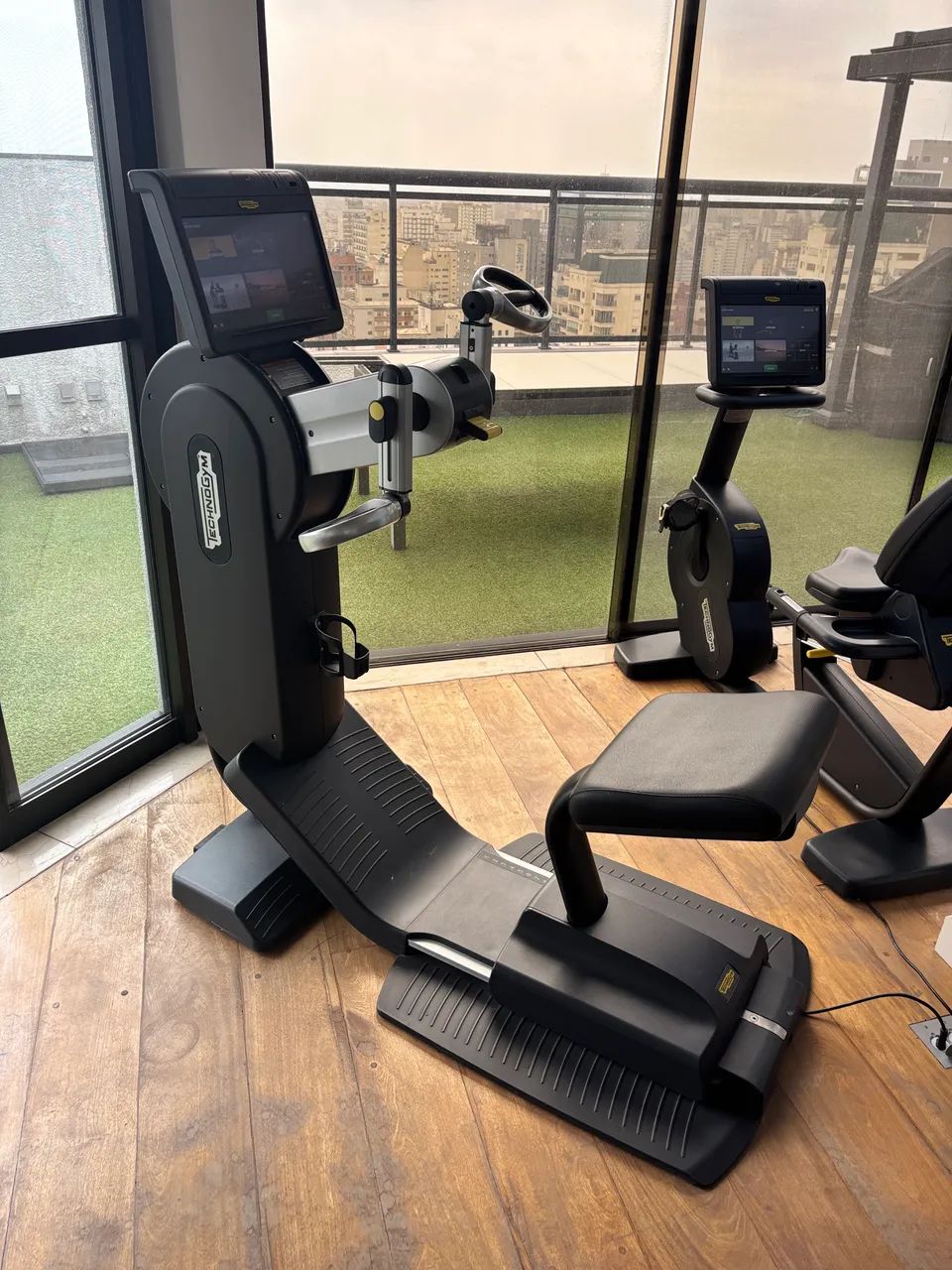 Ergômetro de Membros Superiores Technogym Excite Top 1000 Unity - Foto 3