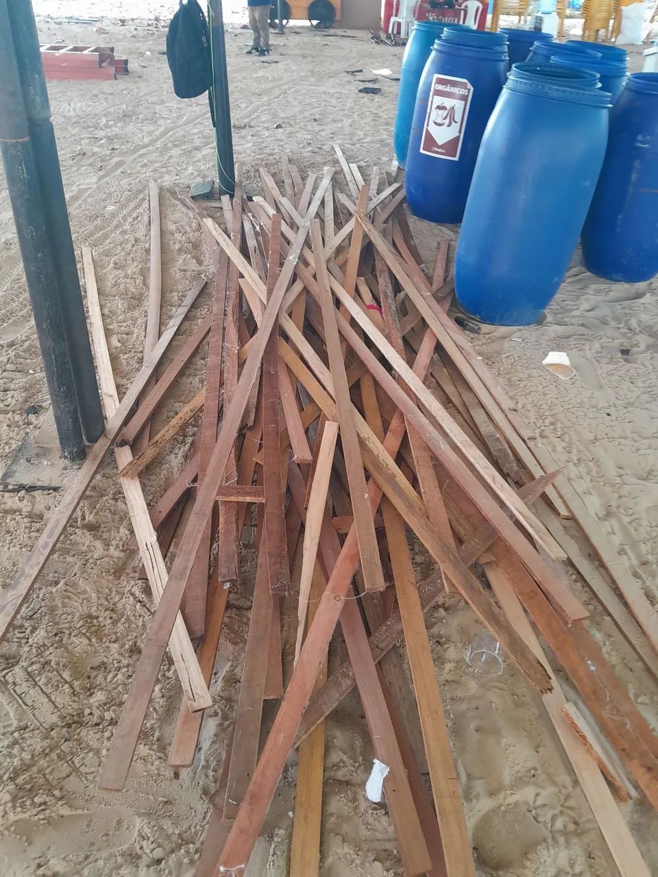 Preciso de auxiliar de marcenaria e carpintaria tem que ter experiência  - Foto 4