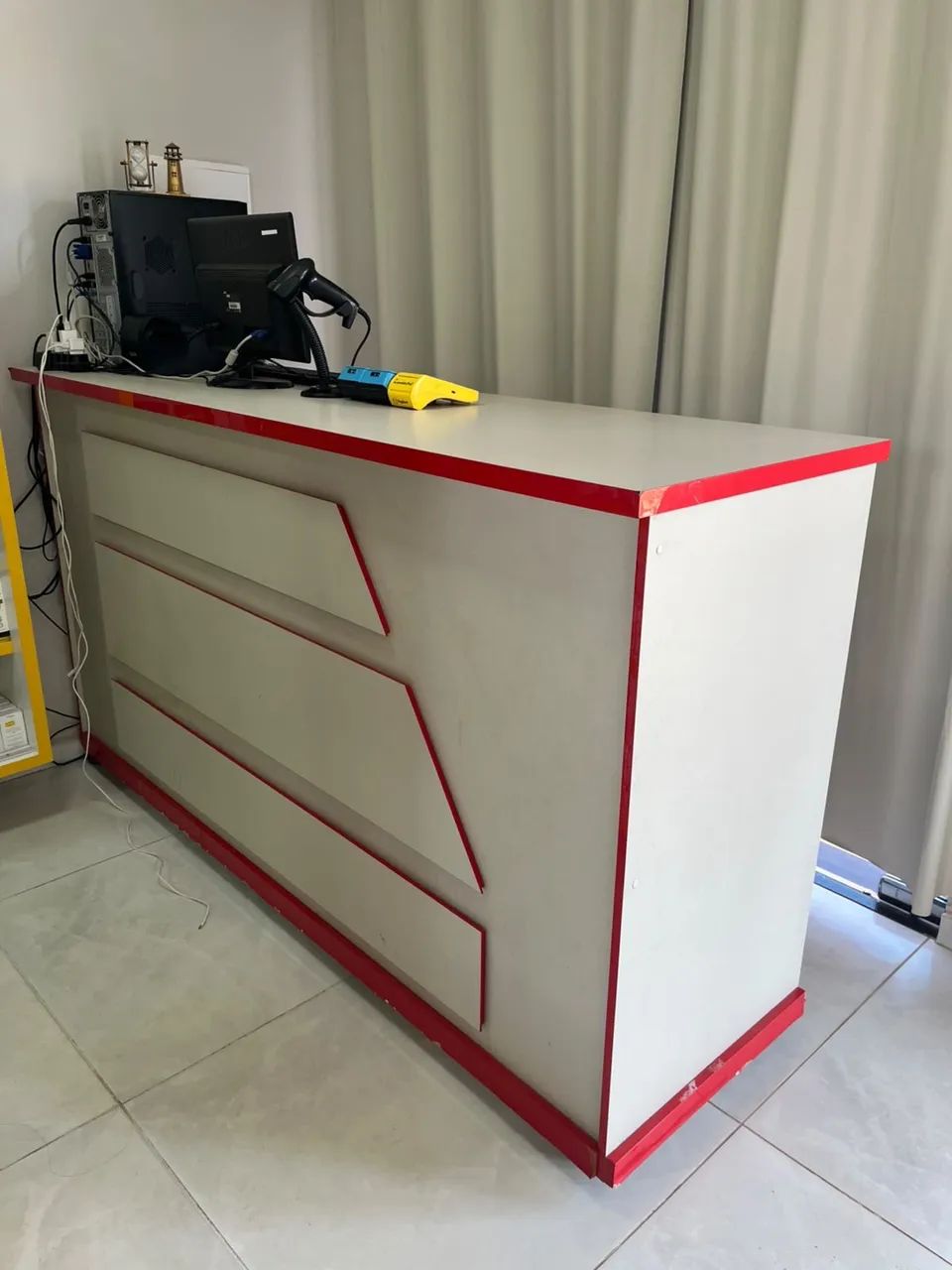 Balcão semi novo de 2 m