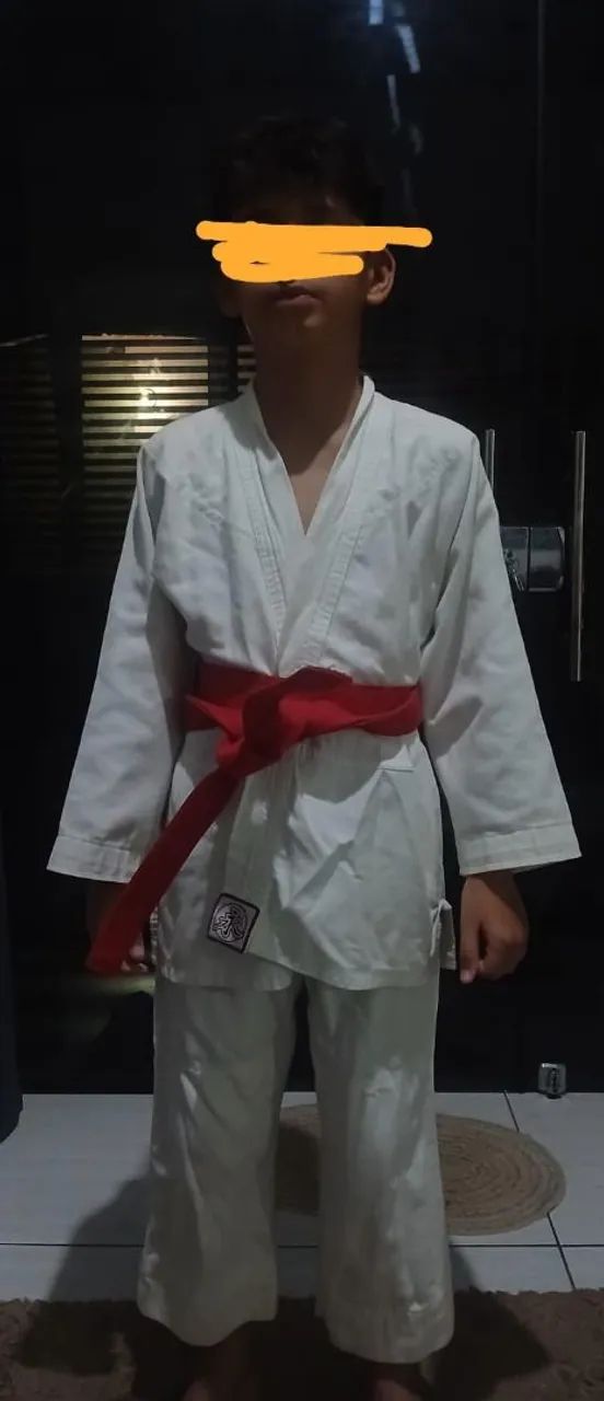 Kimono de karatê original aconpanhado de 2 faixas 