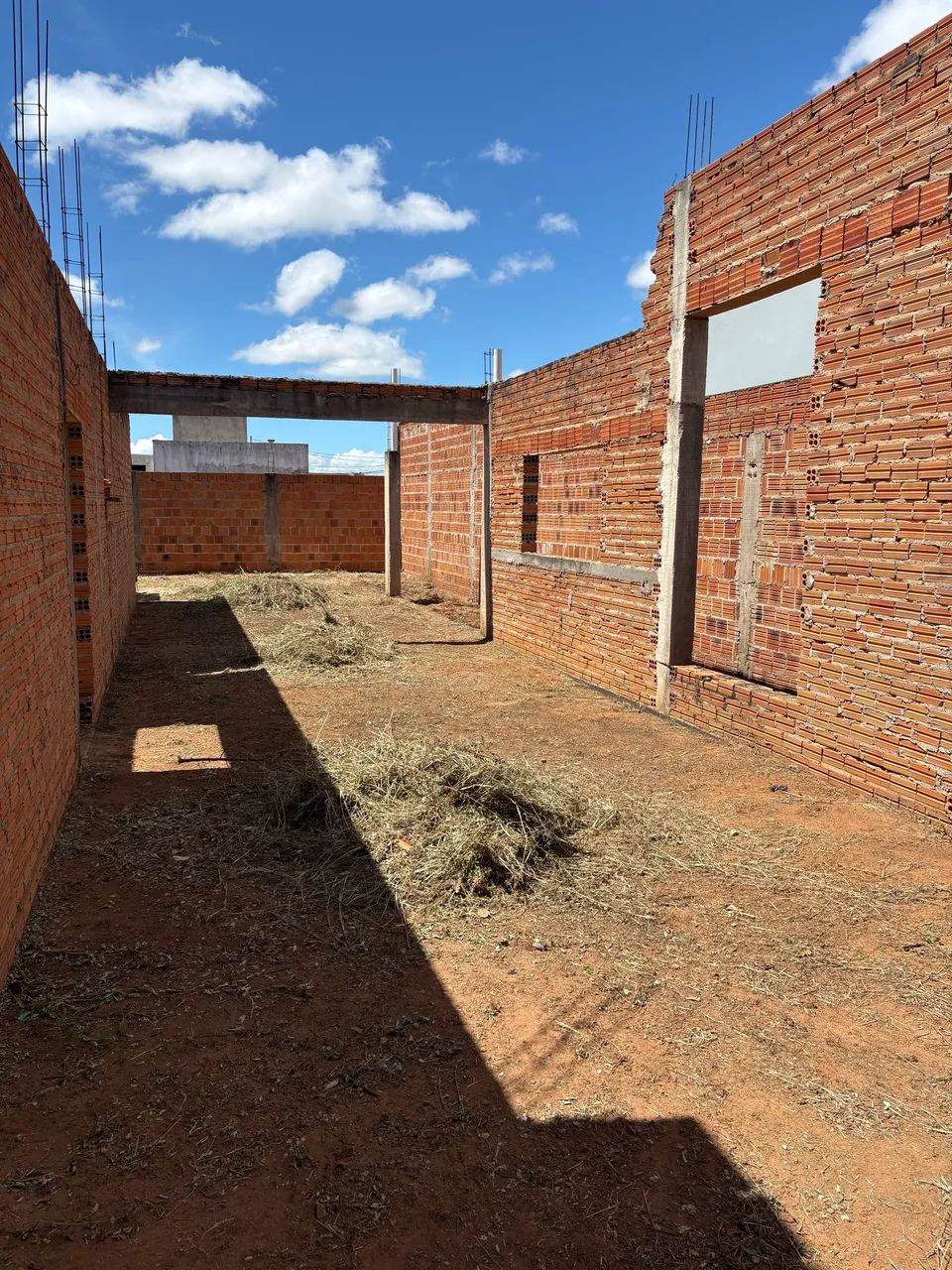 Terreno com construção de 150m2