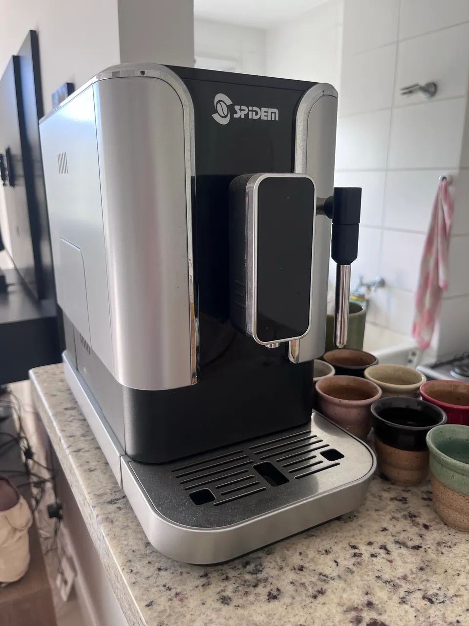 Cafeteira SPIDEM trevi automática com moedor   - Foto 4