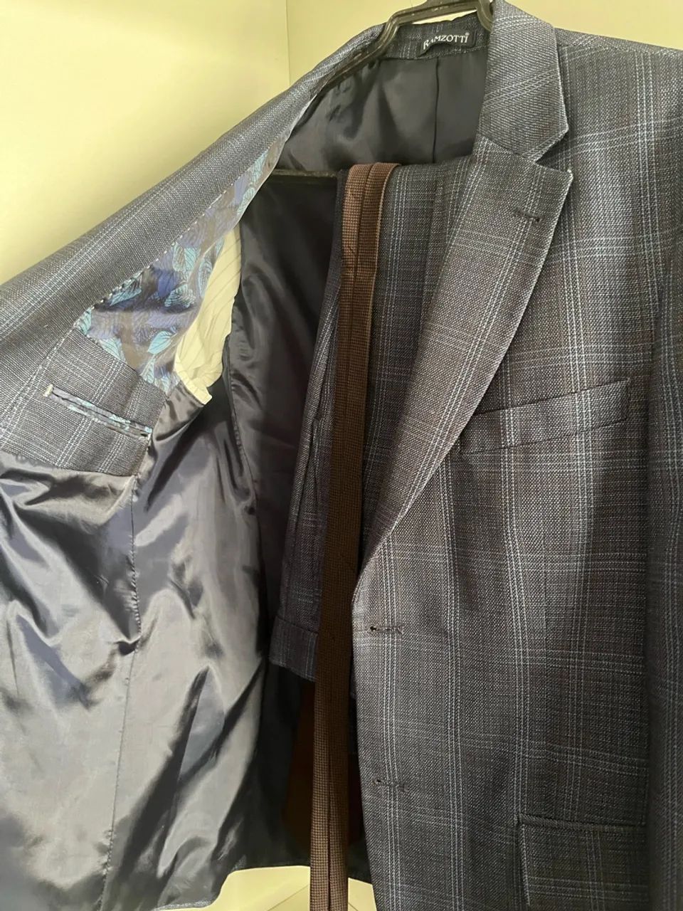 Terno Novo ( Calça 44 E terno 48 ) - Foto 2