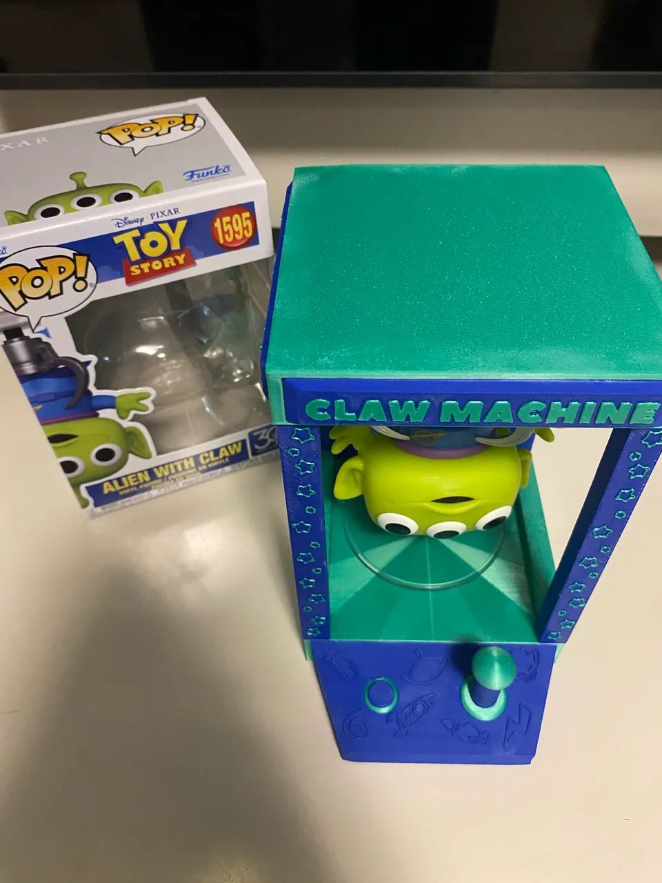 Funko Pop Alien with Claw 1595 + cenário decorativo claw machine  - Foto 5