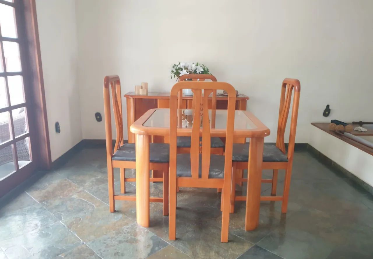 Buffet + mesa quadrada com 4 cadeiras - Foto 5