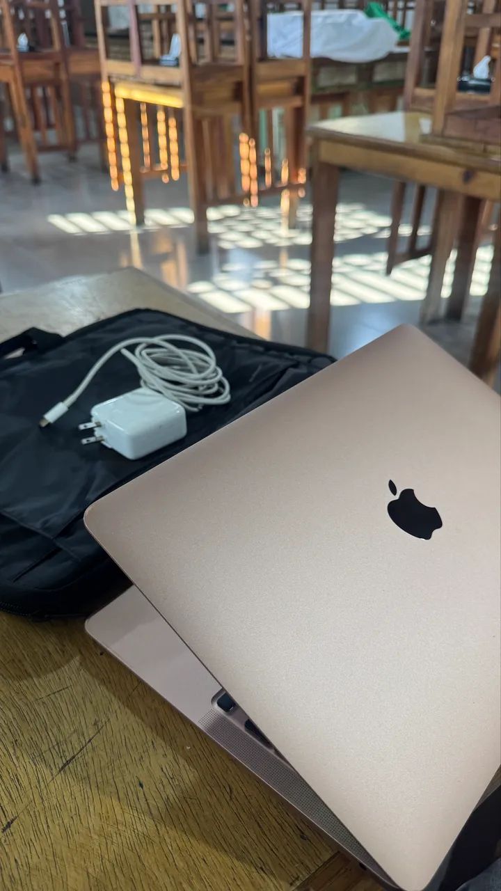 MacBook Air M1 2020 | 8GB | 256GB | Bateria 91% - Notebooks