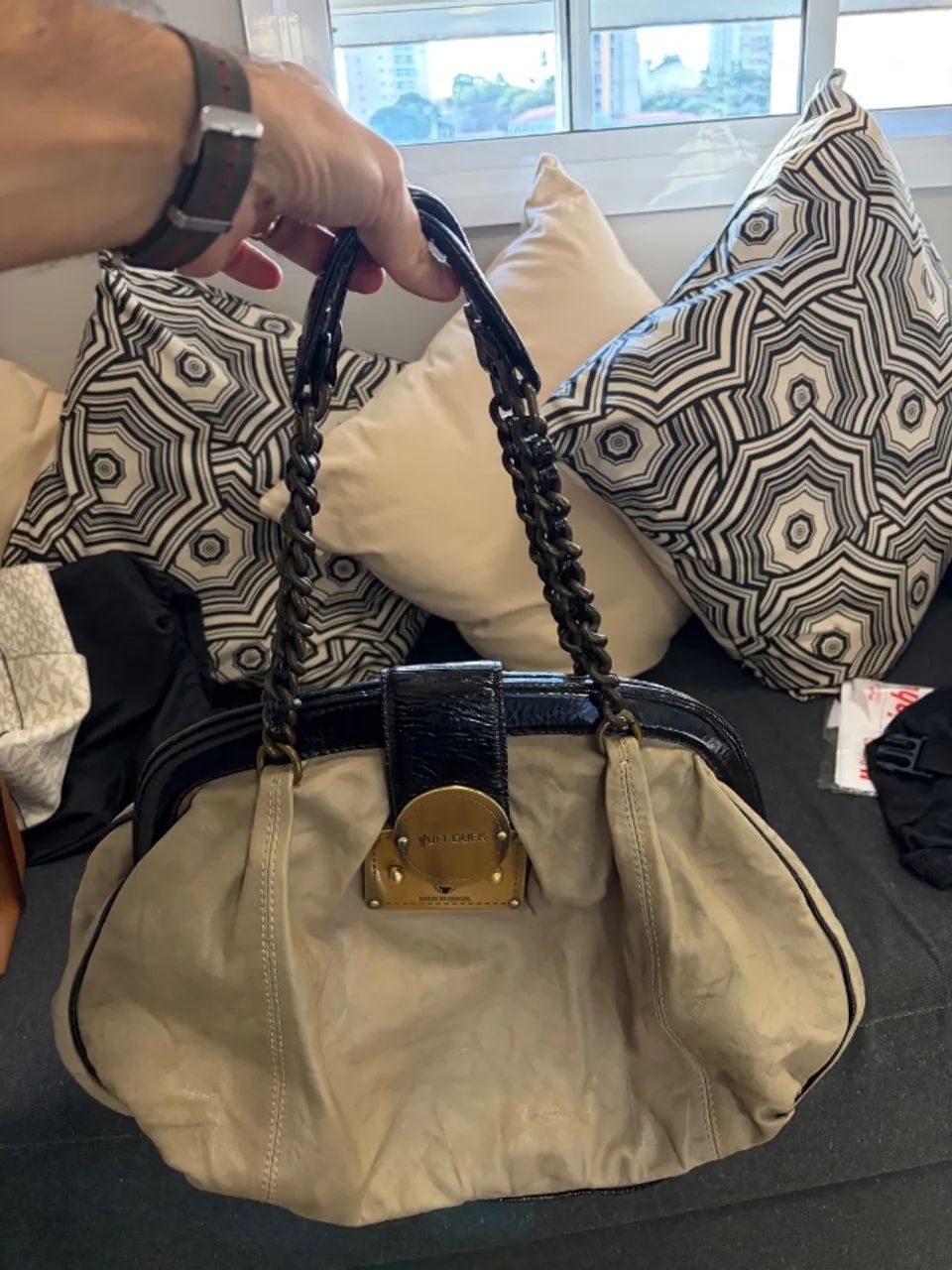 Bolsa Tufi Duek Cinza - Original - Muito nova - Foto 2