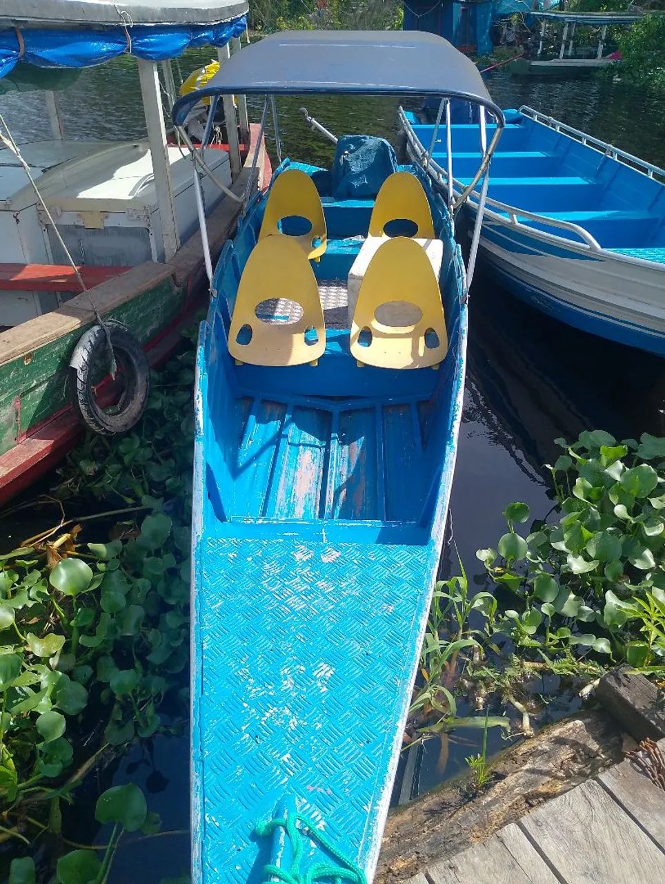 Vendo láncha com motor 8 Toyama , de 6 metros  - Foto 4