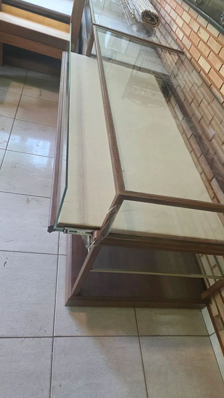 Mesa expositora de vidro 