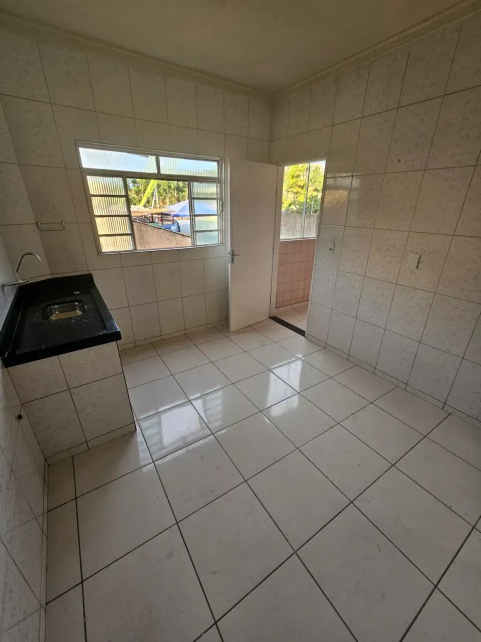 Apartamento barato com suite e sacada no centro de várzea grande - Foto 5
