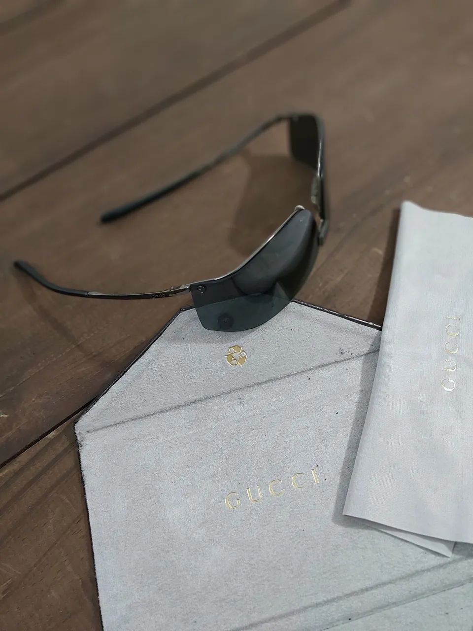 óculos de sol gucci original retangular - preto com case e flanela - Foto 4