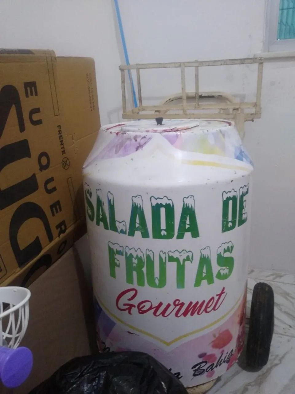 Carrinho com revestimento em isopor..