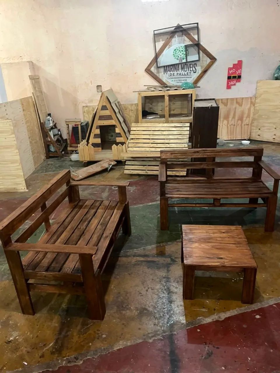 Conjunto bancos com mesa de centro 