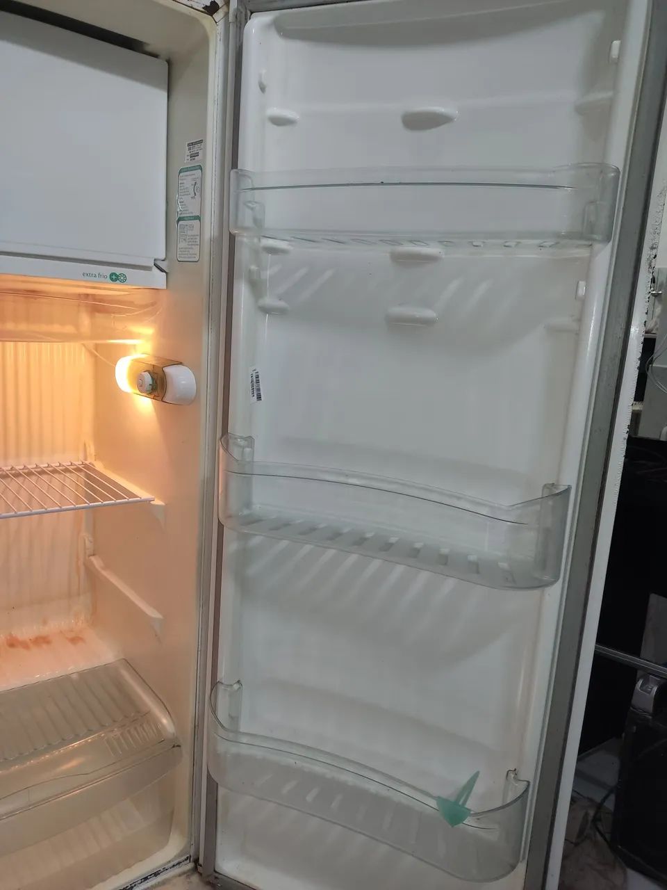Vendo geladeira Consul 261 litros. - Foto 5