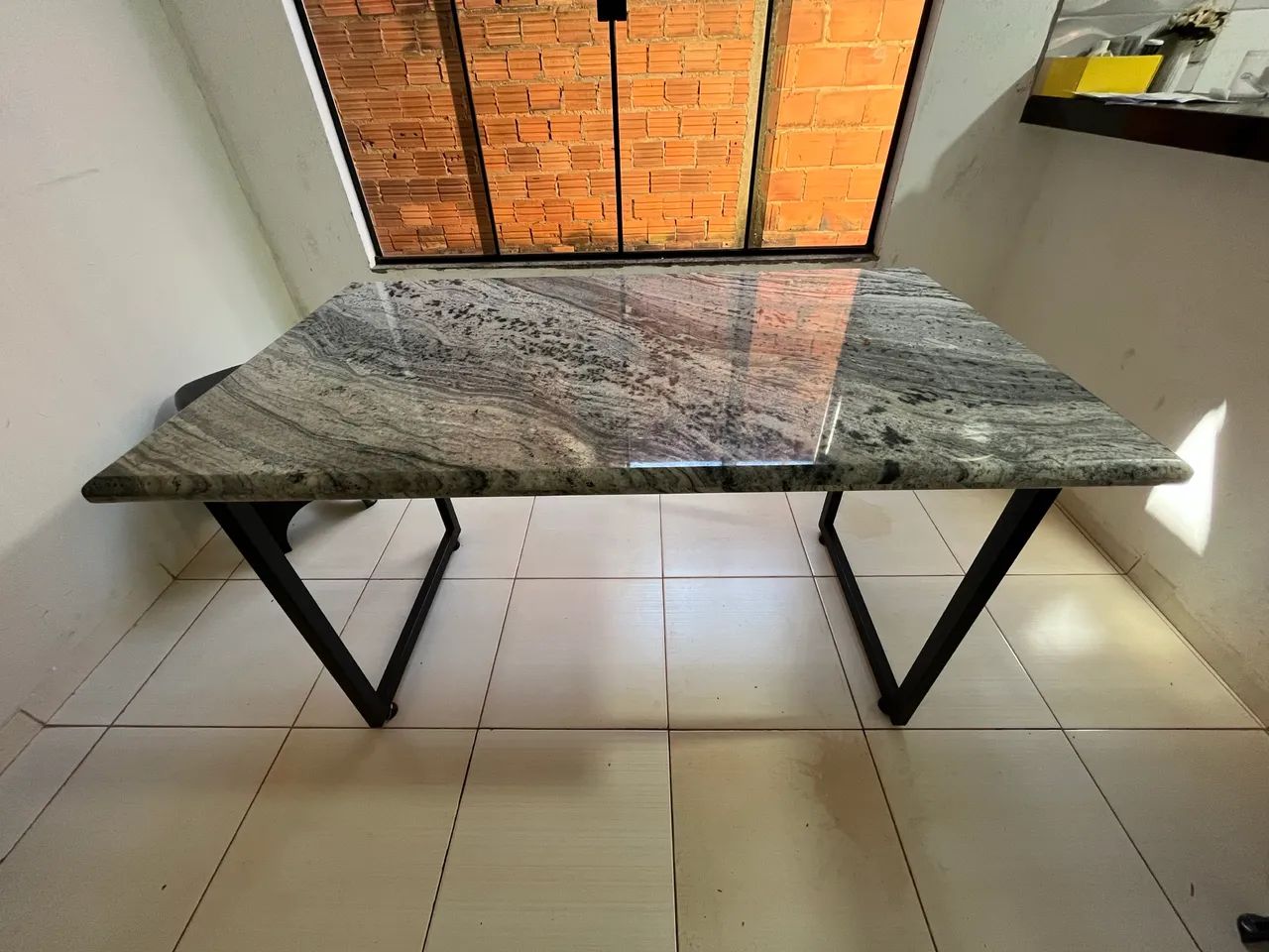 MESA COM PEDRA INPORTADA DE MÁRMORE  - Foto 3