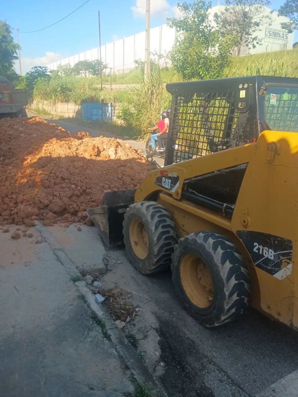 Cerviso de mini carregadeira e caminhão  - Foto 2