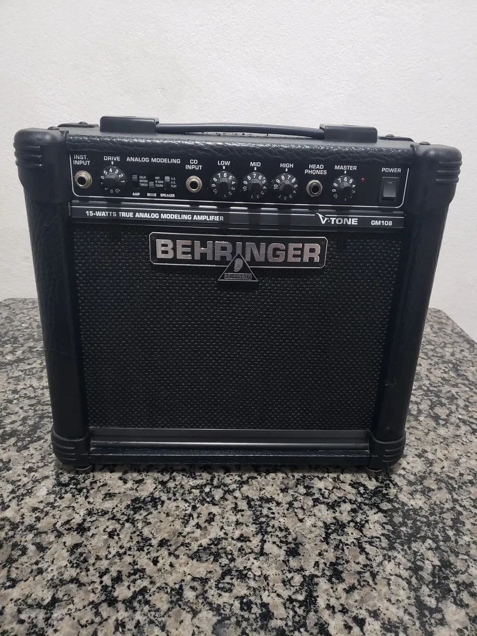 Amplificador Behringer 630,00