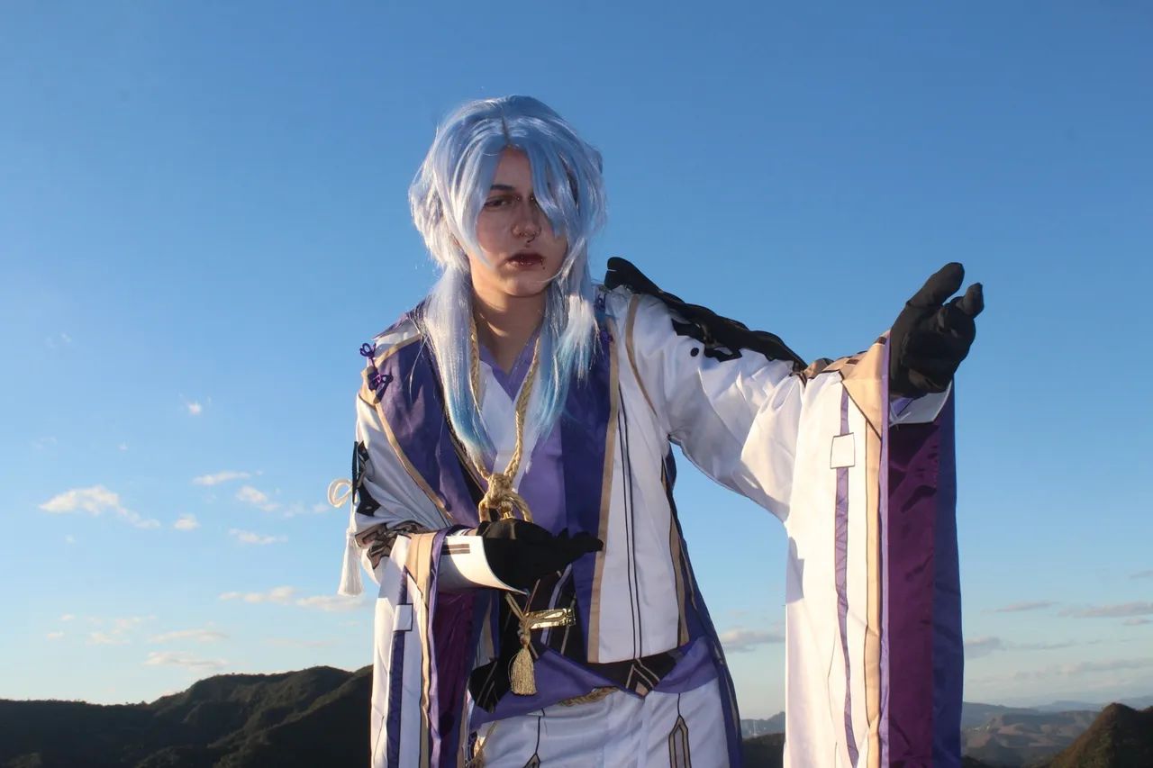 COSPLAY AYATO GENSHIN IMPACT