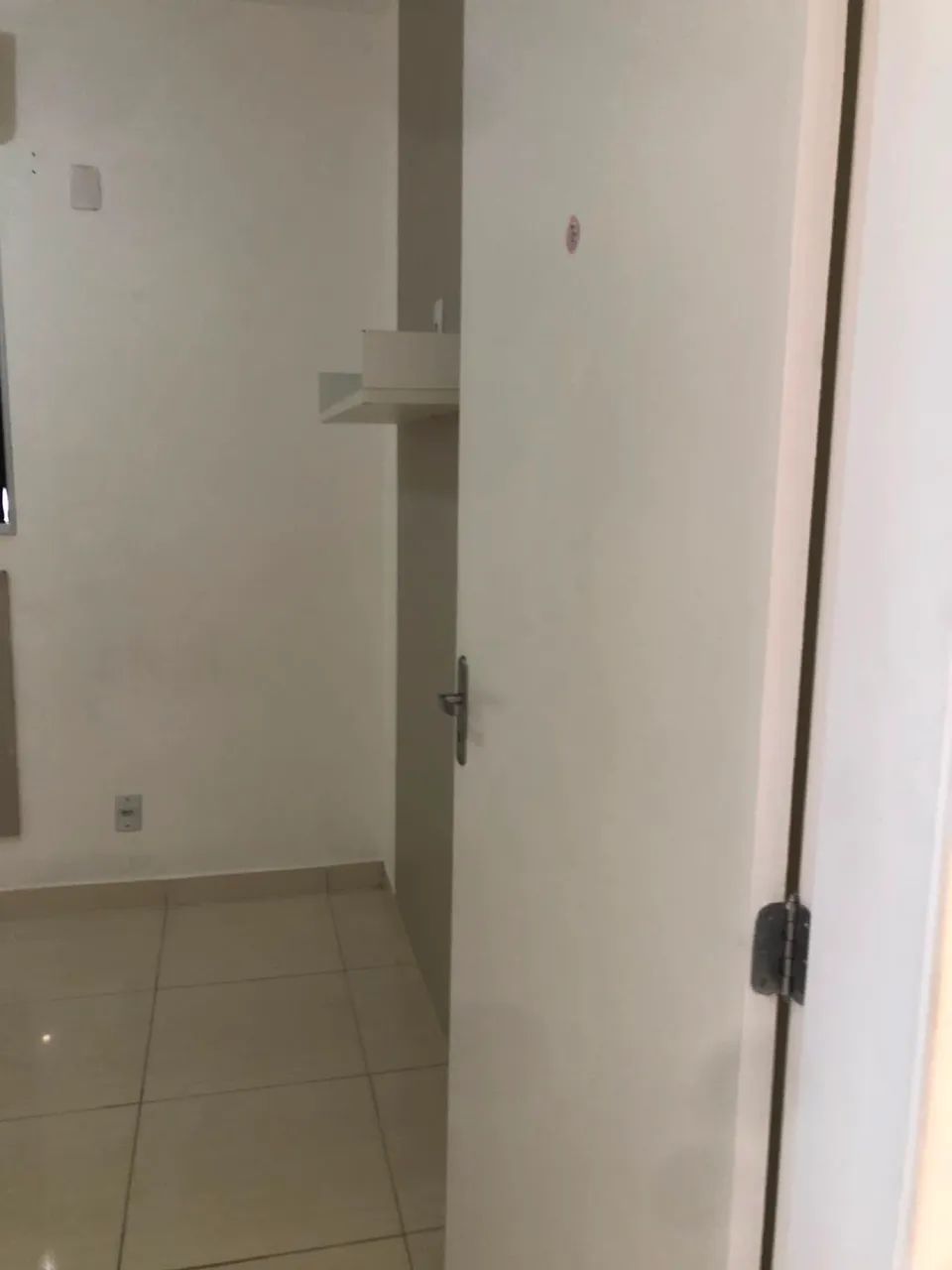 ALUGA-SE APARTAMENTO
