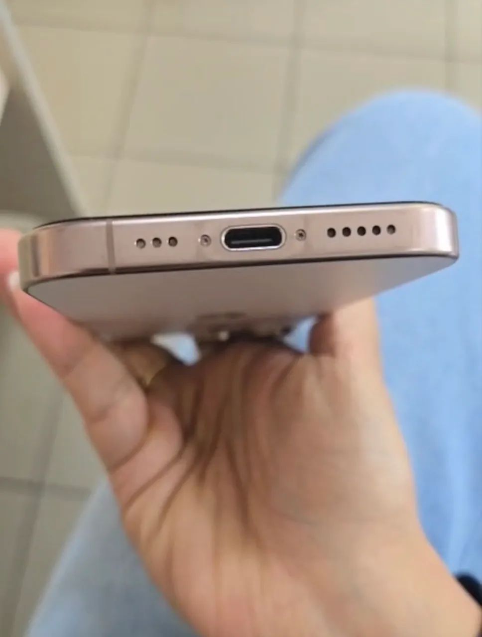 Vendo IPhone 16 pro 256GB - Foto 5