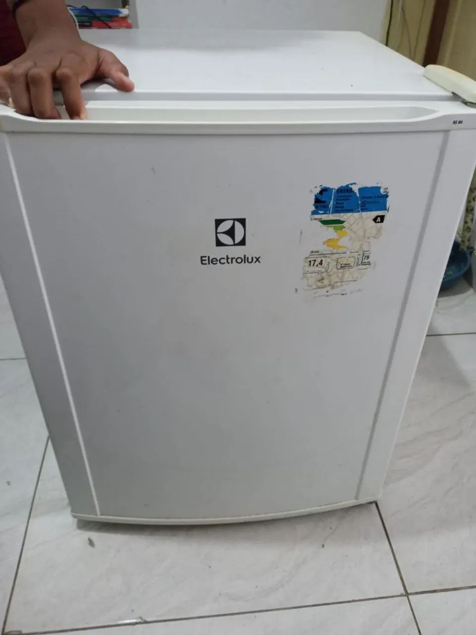 Vende-se um frigobar 