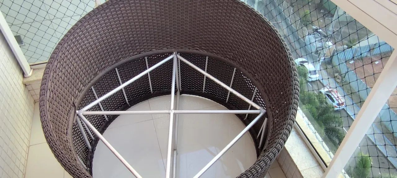 Poltrona redonda em fibra
