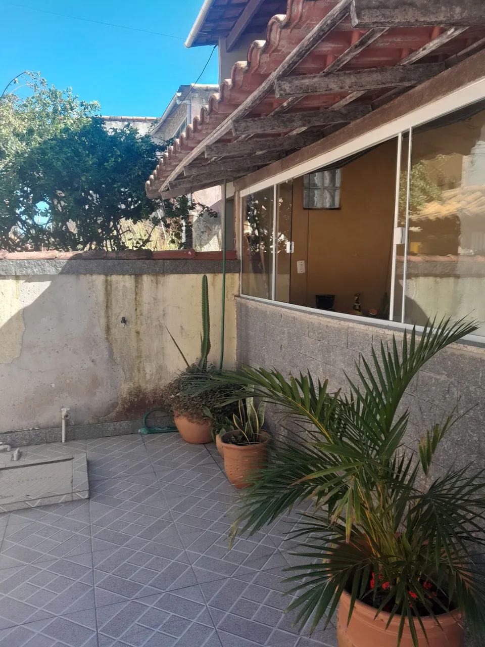 Alugo casa fins de semana e feriado em Unamar R$ 100,00 diária. 