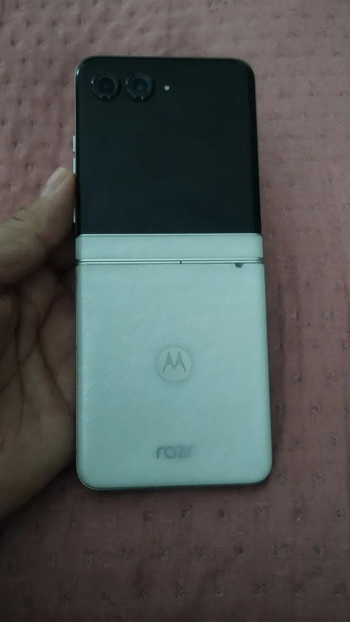 Vendo Motorola Razr 60 - 256 GB (com defeito) - Foto 2