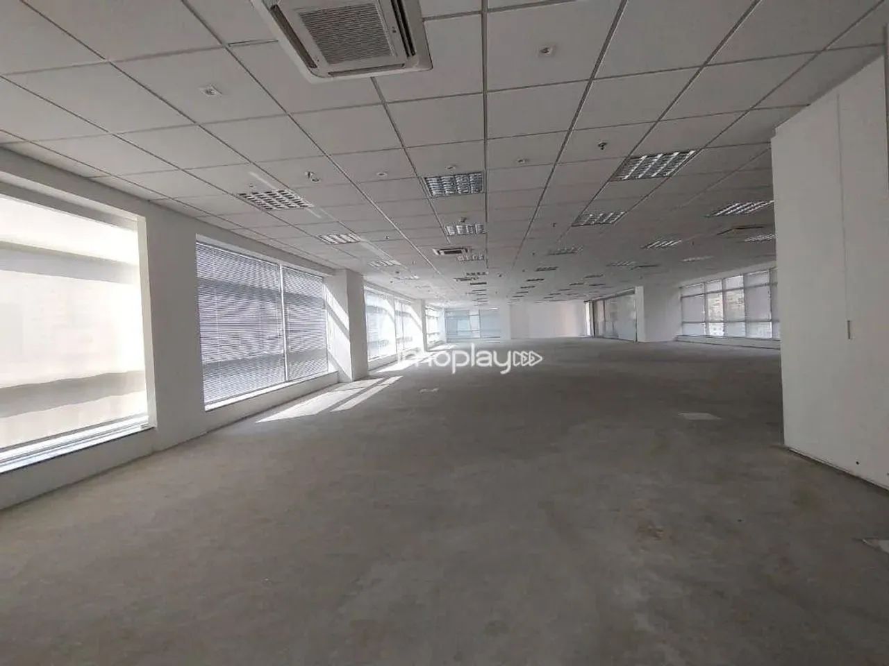 Sala comercial de 378m² com 9 vagas de garagem, vão livre e ar condicionado. - Foto 2