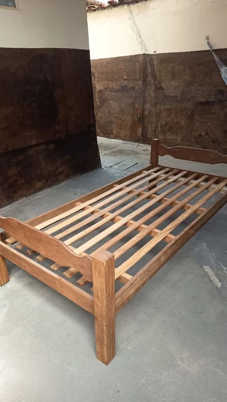 Vendo cama de solteiro com colchão. - Foto 2