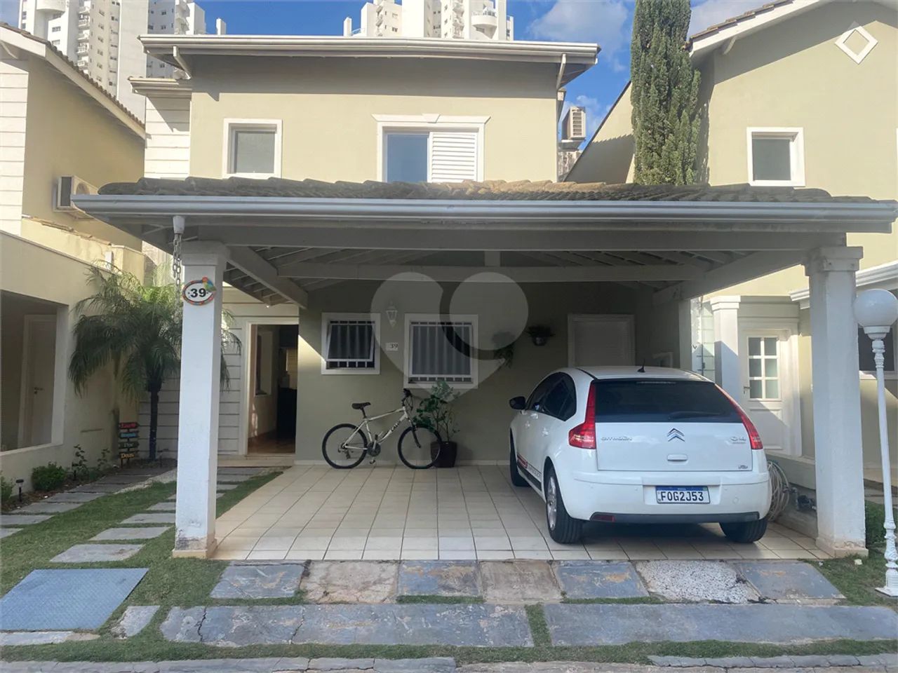 Casa de Vila à venda com 3 quartos em Parque Campolim, Sorocaba