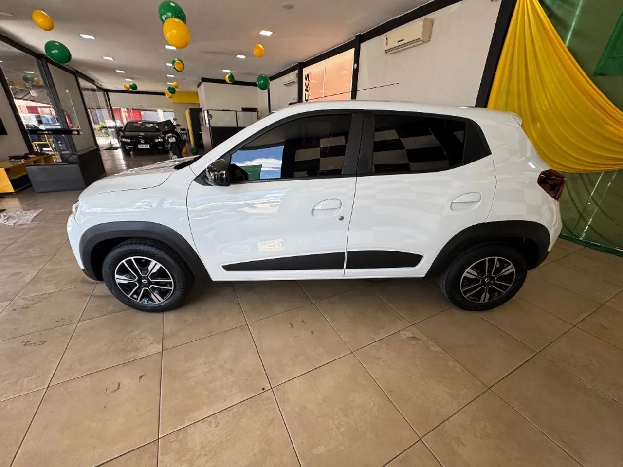 Renault Kwid 1.0 Intense 2023 - Foto 4