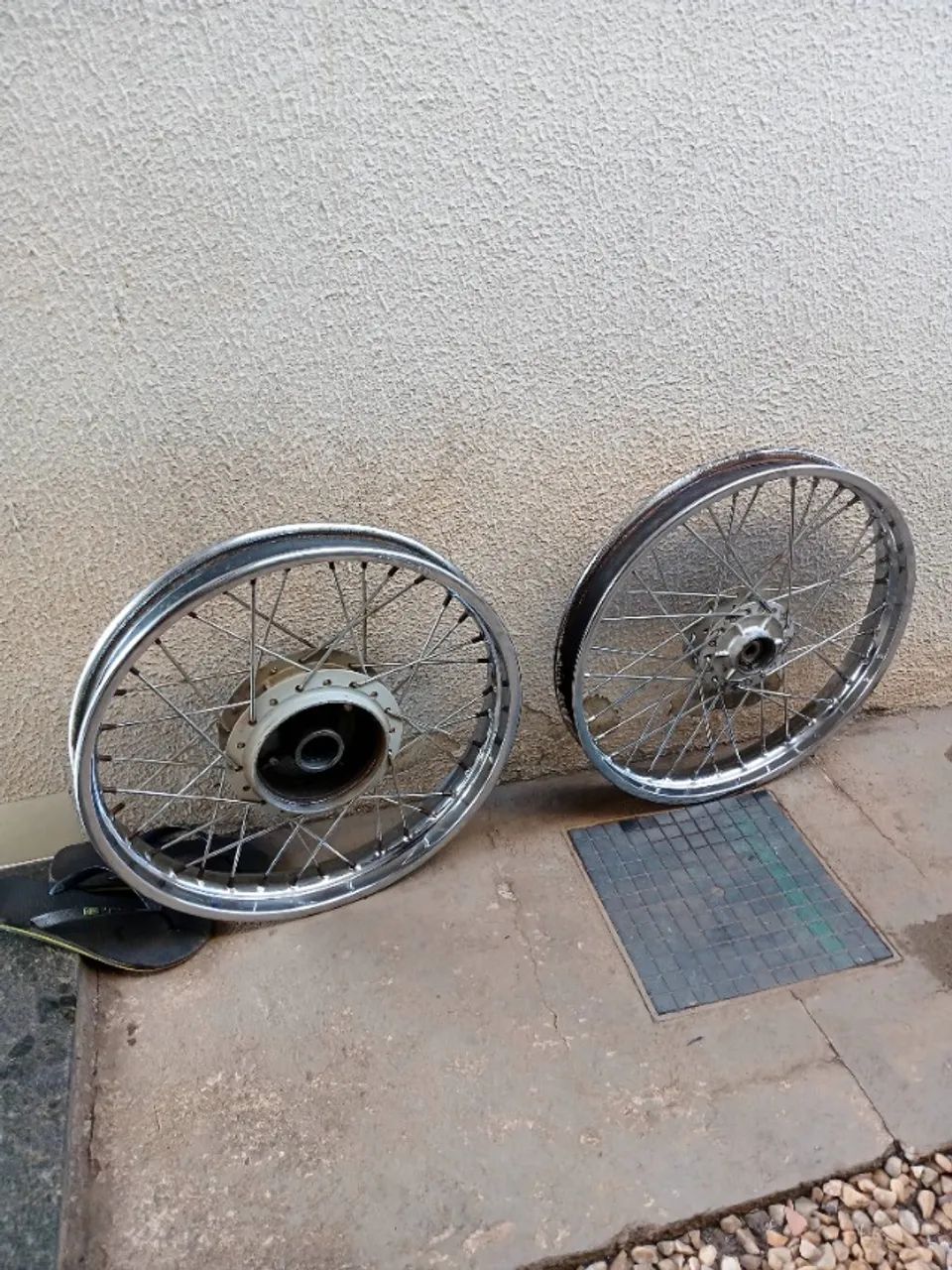 Roda raiada a disco dianteira 