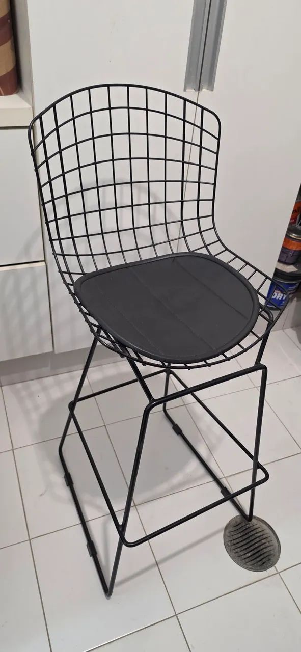 02 Banquetas Bertoia Altas Pretas