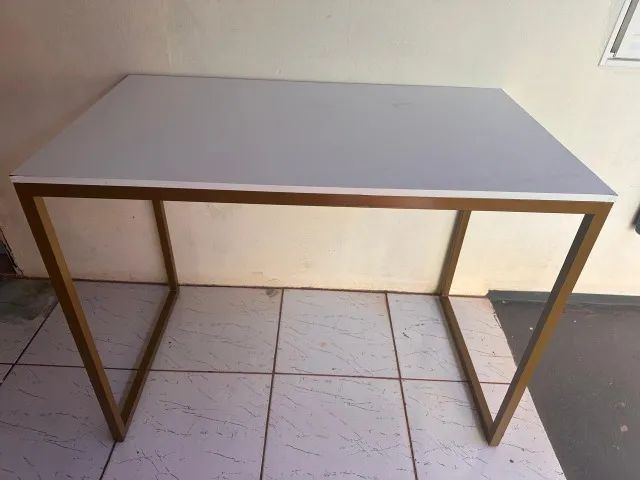 Mesa para loja de roupas