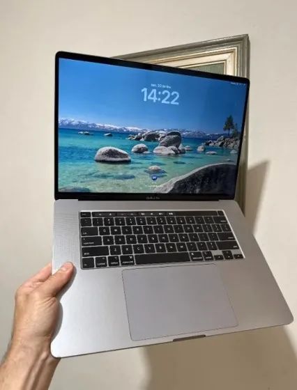 MacBook Pro16,1 Apple Intel Core i9 16 gb ram SSD 1 TBMD Radeon