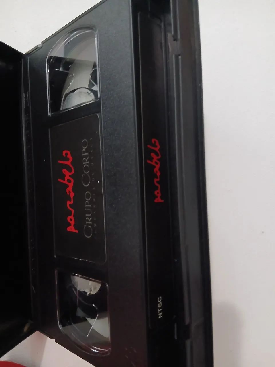 2 fitas vhs grupo corpo paralelo e missa do orfanato usadas.  - Foto 4