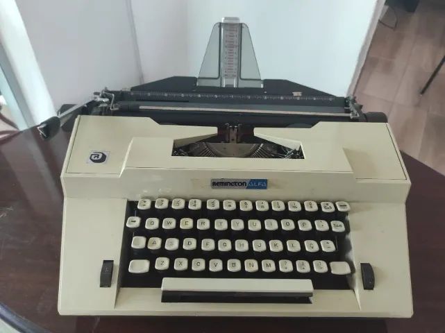 Maquina de escrever Remington 150
