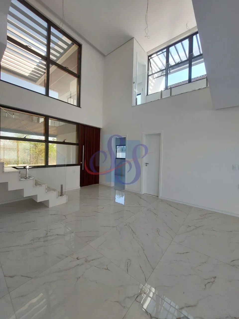 Belíssima casa na Cidade Alpha com 4 suítes - Foto 3